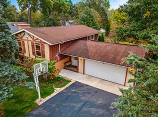 213 Liberty St, Fox River Grove, IL 60021