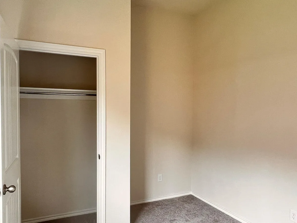 Building Photo - 324 Greenhaven Dr