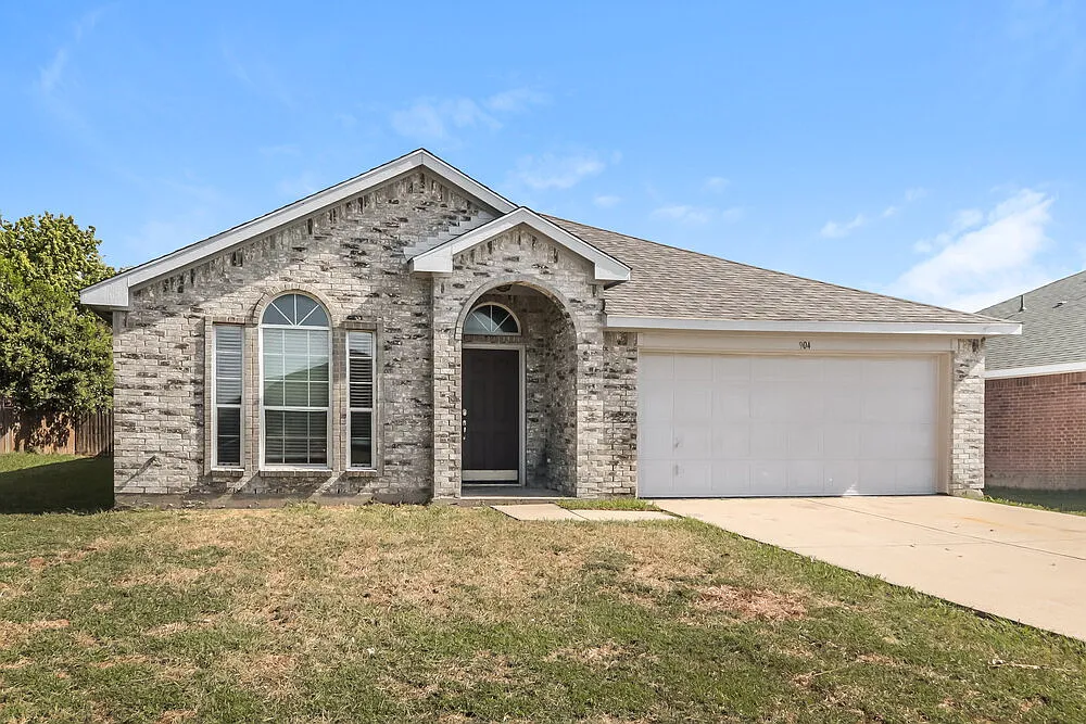 4 bed, 2.0 bath, 1868 sqft, $2,075 — Photo 2