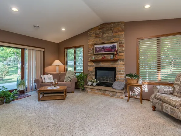 222 6th St NE, Montgomery, MN 56069