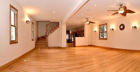 4th image of 4320 W Belle Plaine Ave