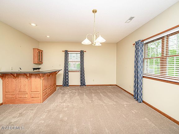 4th image of 815 Harvest Dr