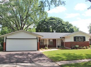 235 Fern Dr, Elk Grove Village, IL 60007