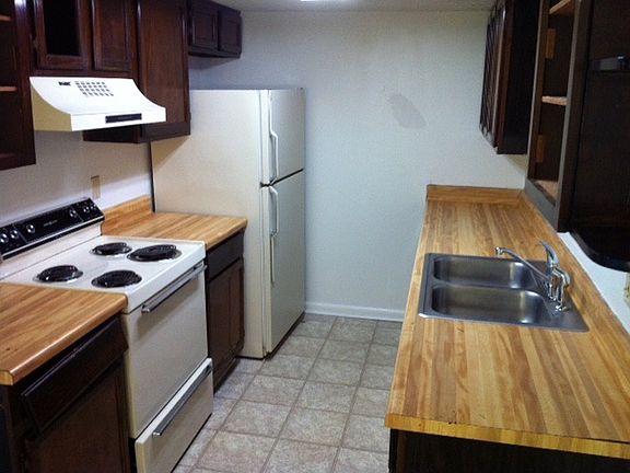 4th image of 2406 Ramblewood Ct #A