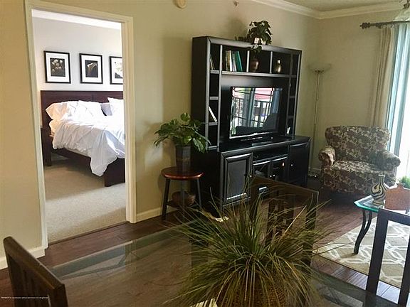 4th image of 630 S Sapodilla Ave APT 402