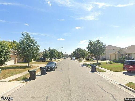 Exterior Neighborhood (street photo)