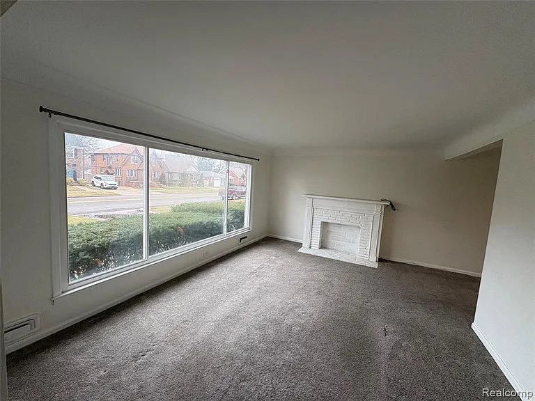 1079 Emmons Blvd — Photo 9