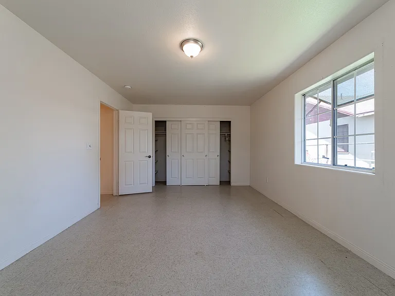 730 Pine Ave — Photo 9