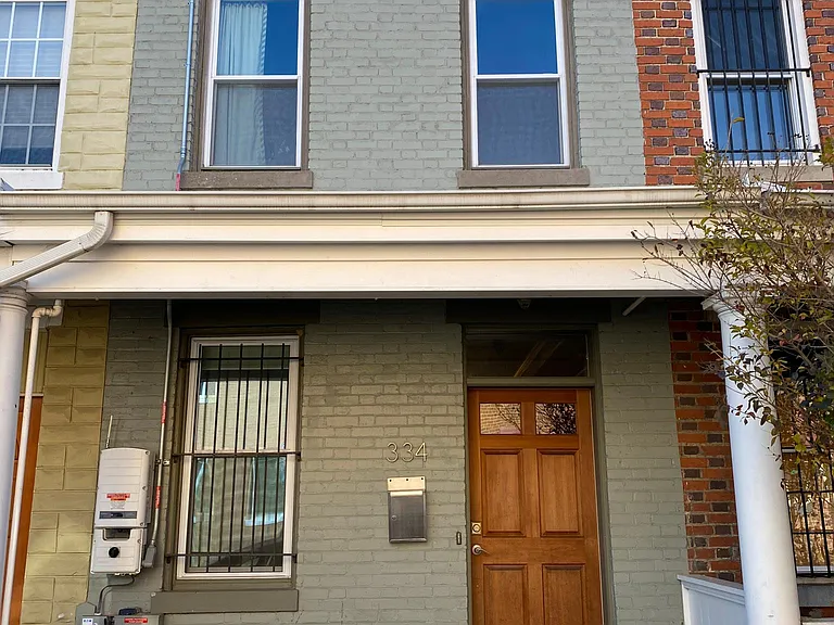 334 Oakdale Pl NW — Photo 1
