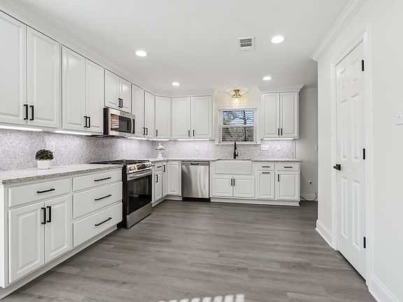 3rd image of 7516 Prairie Dr