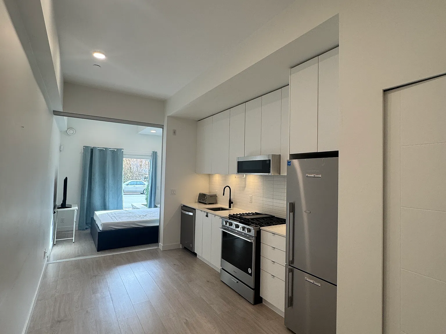 Studio, 430 sqft, $1,500 — Photo 3