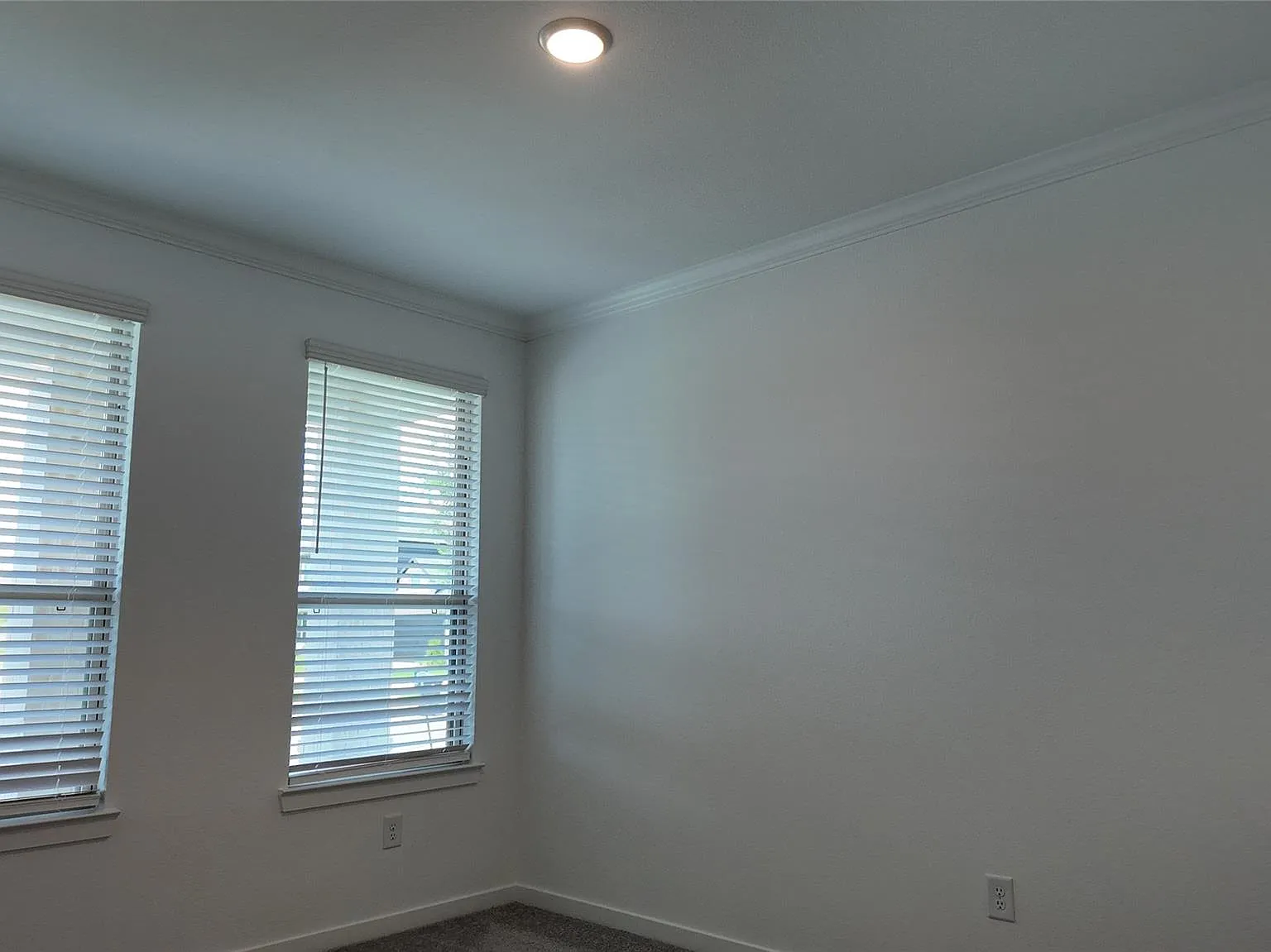 4 bed, 2.5 bath, 2392 sqft, $2,400 — Photo 3