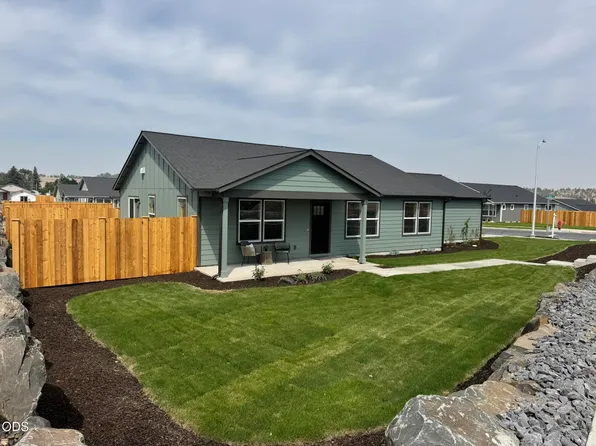 651 NE Mitchell St #166, Madras, OR 97741