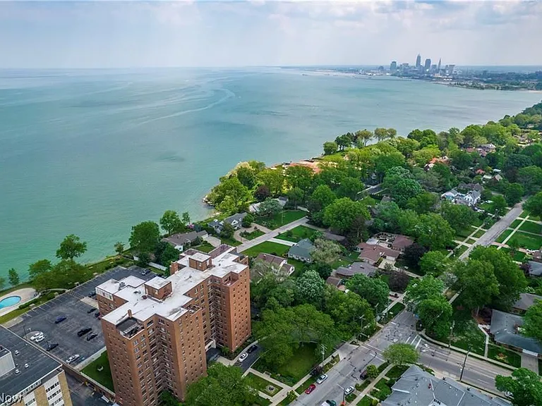 11720 Edgewater Dr #310 — Photo 39