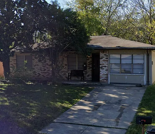 704 Horseshoe Dr Photo 1
