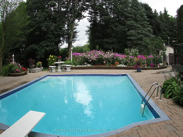 1998 Green Ln E — Photo 3