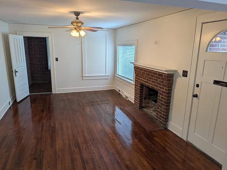 1215 Clarendon St — Photo 4