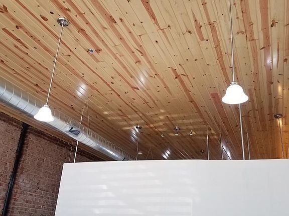 CAR-SIDING CEILING, BRICK EXPOSED WALL PENDANT LIGHTING, IND