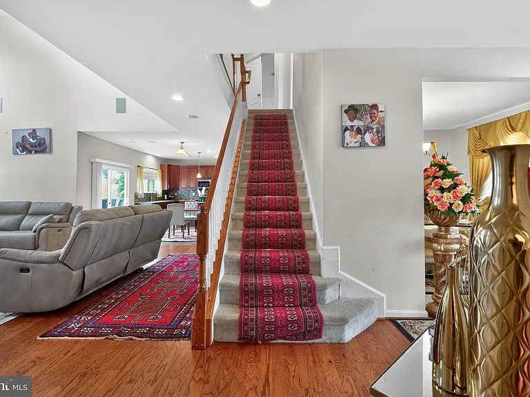 27 Wellington Ave — Photo 9