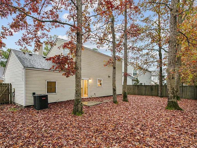 215 Old Bridge Ct — Photo 33