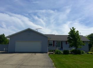 8413 Lamoreaux Rd, Fowlerville, MI 48836