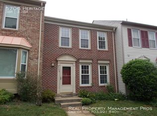 5706 Heritage Crossing Ct, Centreville, VA 20120