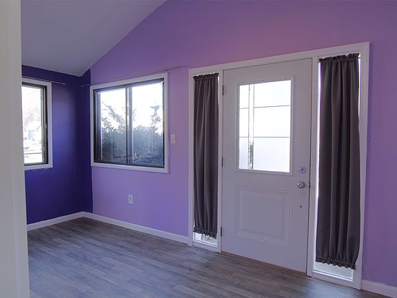 4th image of 2743 Des Moines St