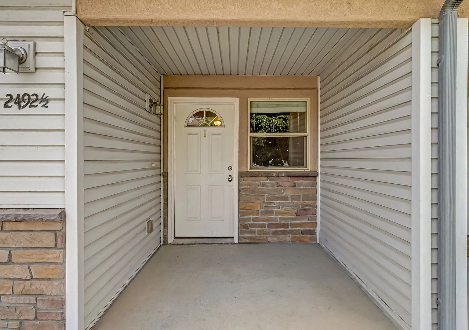 Spacious 3-Bedroom Condo with Garage Great Location! — Photo 3