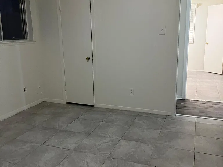 3906 Victoria St — Photo 5