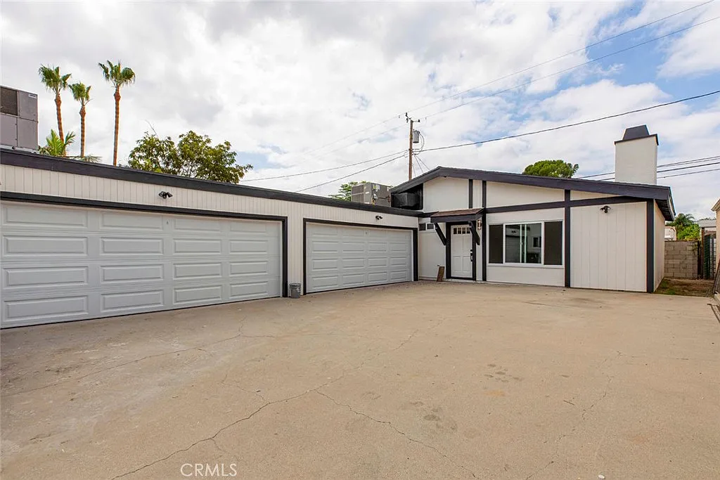 2 bed, 1050 sqft, $4,000 — Photo 2