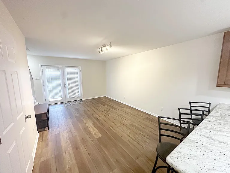 424 15th St #104 — Photo 9