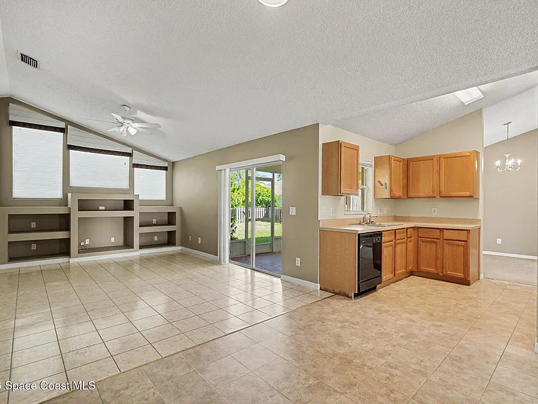 1154 Ida Way — Photo 7