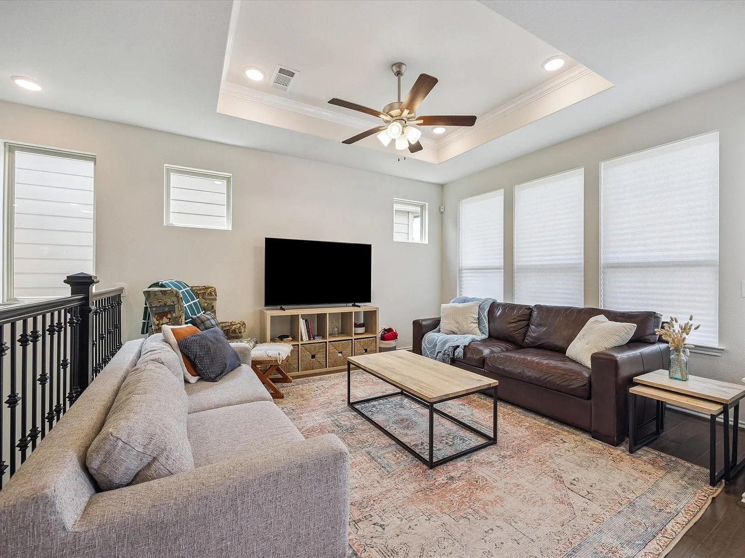 3 bed, 2.5 bath, 1490 sqft, $2,500 — Photo 3