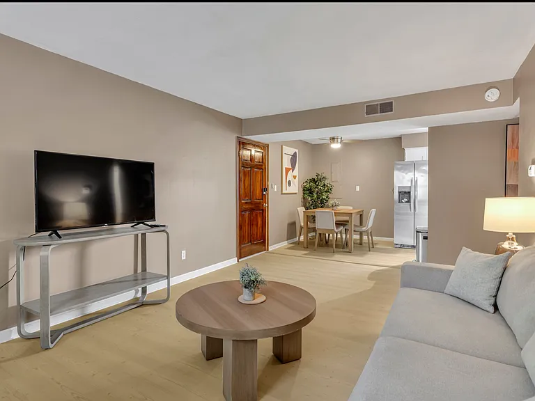 625 Village Ln #D — Photo 11