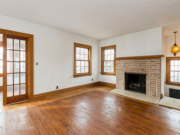 2nd image of 112 Sunset Dr