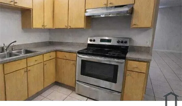 3 bed, 1200 sqft, $1,900 — Photo 3