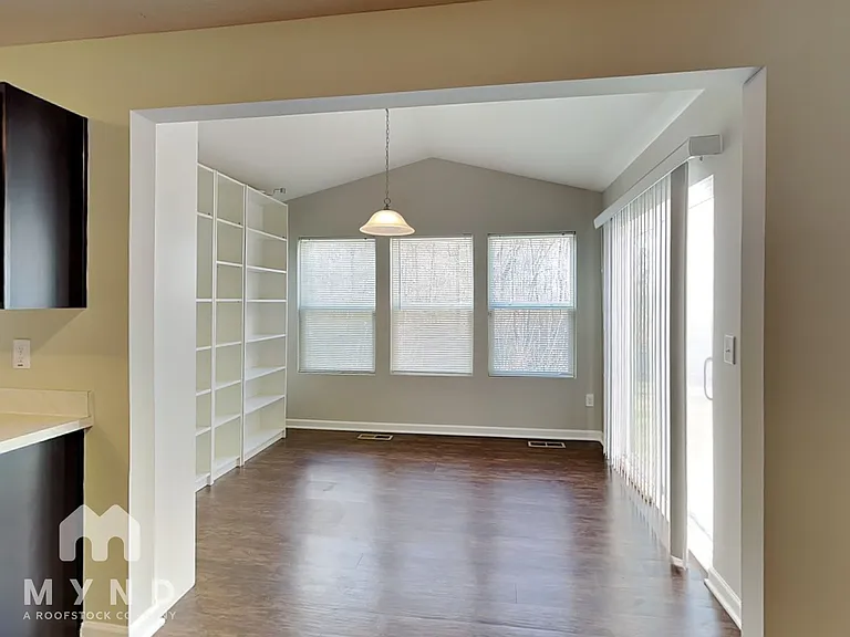 335 Cloverhill Dr — Photo 9