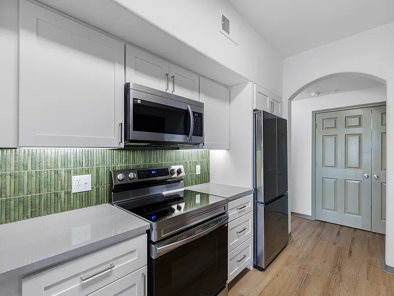 10420 McKinley Dr — Photo 3