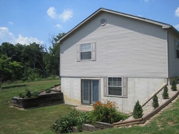 3rd image of 1569 County Road 1075 E
