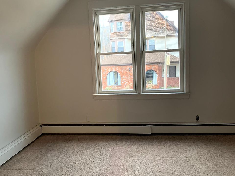 1st image of 845 Oak St APT 2