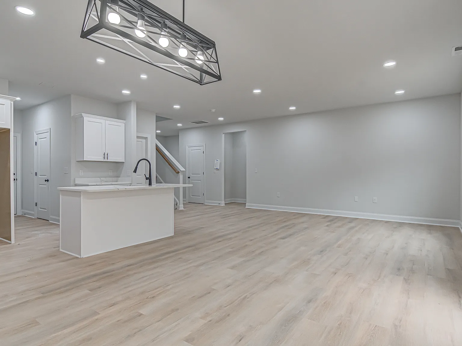 4 bed, 3.5 bath, 2604 sqft, $3,000 — Photo 4