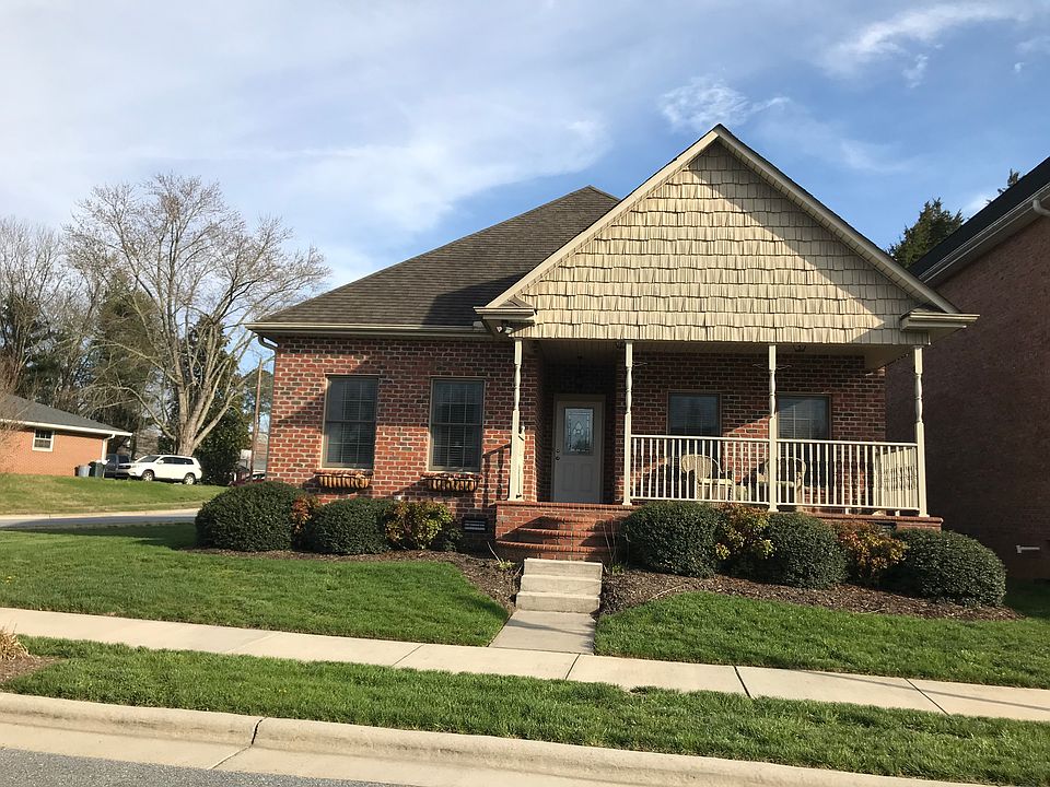 1st image of 417 Elias Ct NE