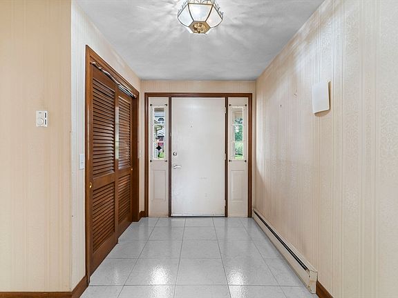 4th image of 83 Middlesex Ave