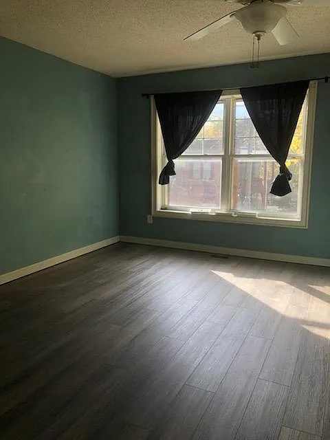 3 bed, 1200 sqft, $1,985 — Photo 3