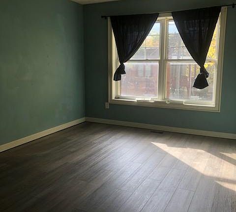 3rd image of 910 Farrington St