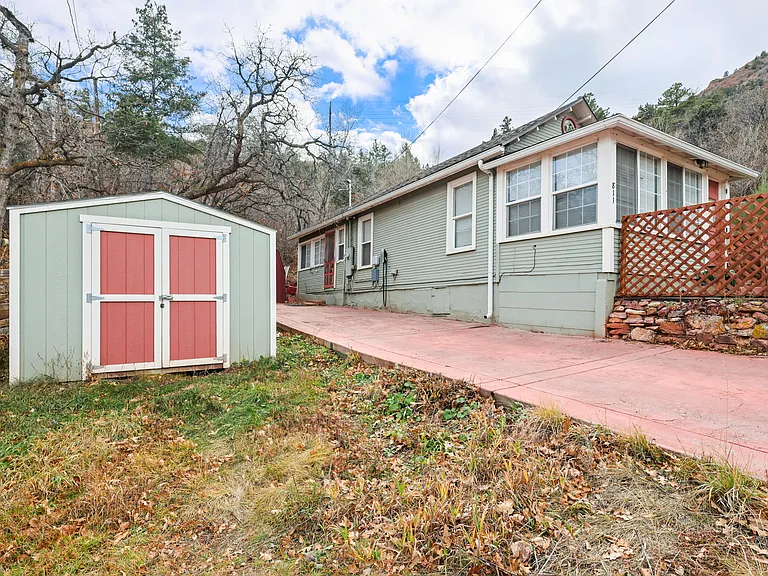 811 Shoshone Pl — Photo 2