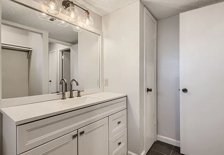 1015 E Yager Ln #141 — Photo 21
