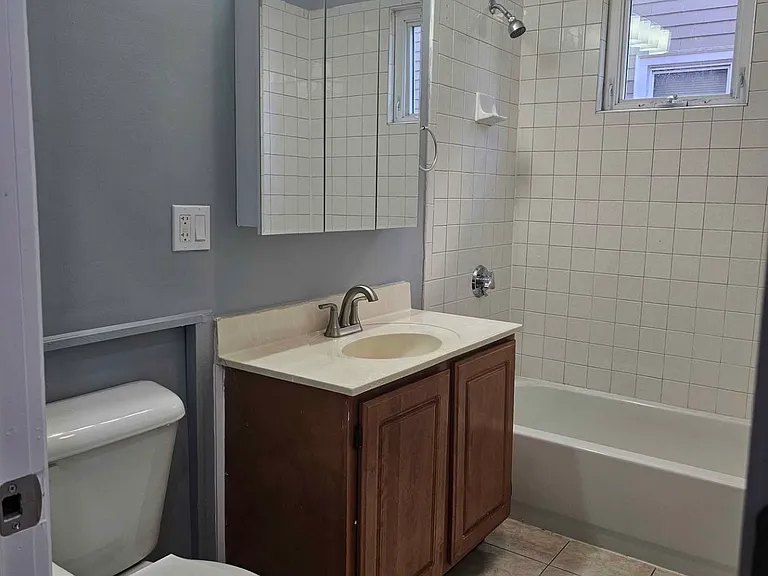 10 Hosmer St #1 — Photo 3