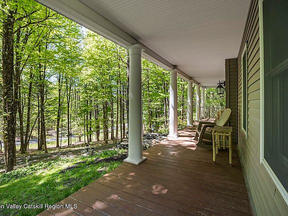 4th image of 309 Pine Ridge Lane