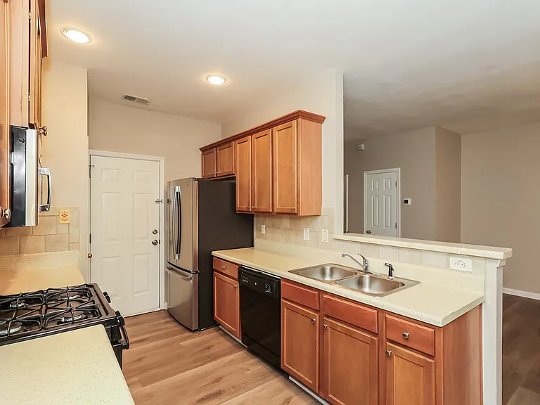 713 Celeste Ln SW — Photo 7